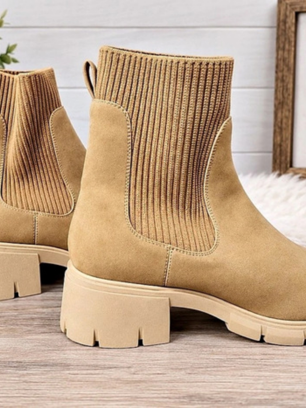 ZBY Beige Tan Chelsea Lug Sole Platform Boots Size 11